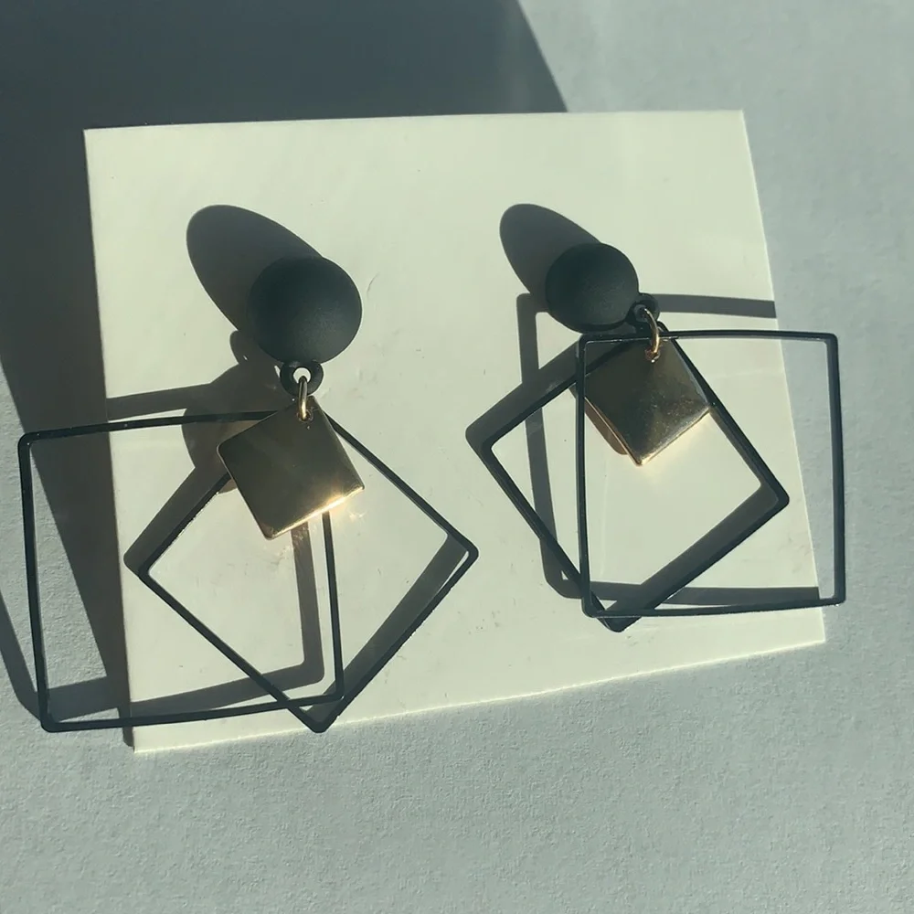 Earrings - Picture 2 of 4
